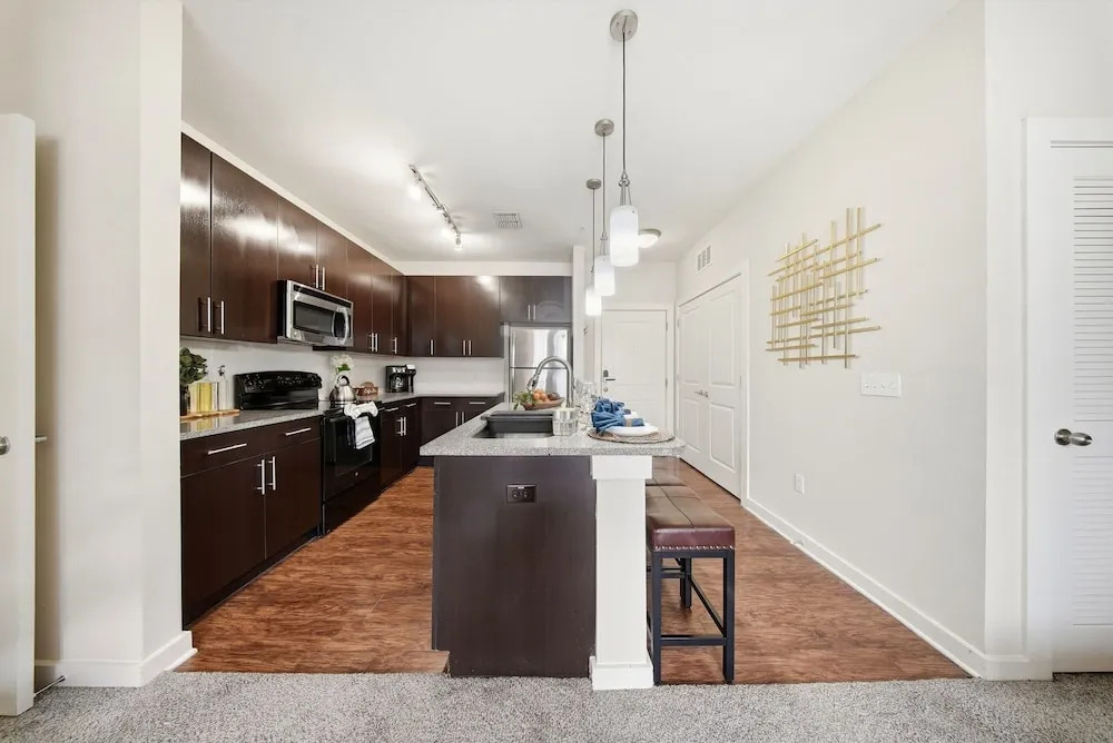 Modern 2BR w Pool Pet-friendly Unit 21