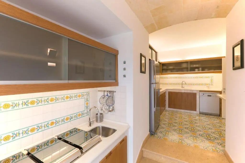 Villa a mare grande piscina, tennis, calcetto m750