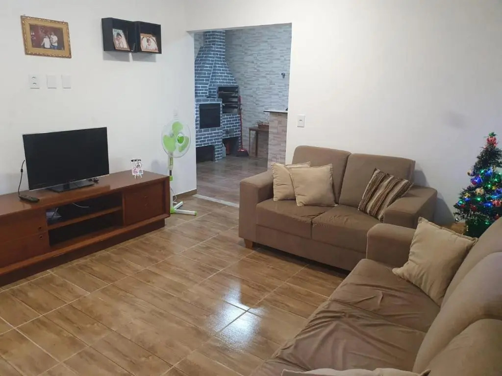 Casa com 2 dormitórios entre Praia do Rosa e Barra de Ibiraquera