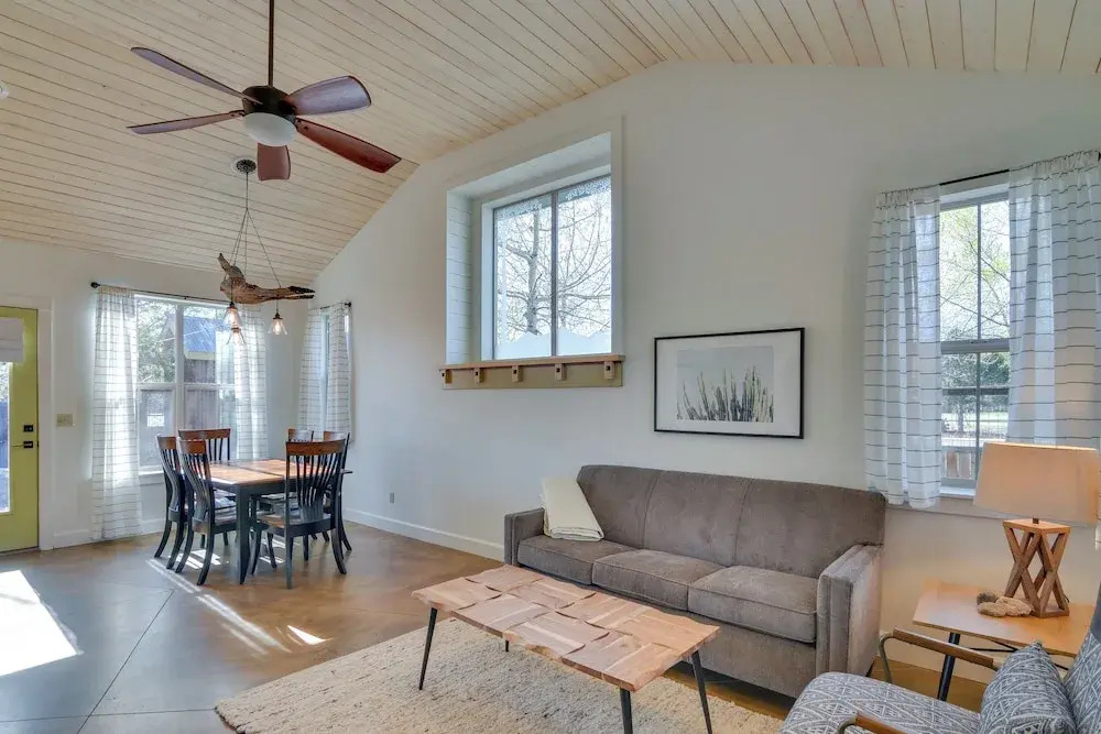 Buena Vista Vacation Home: Hot Tub, Mountain Views