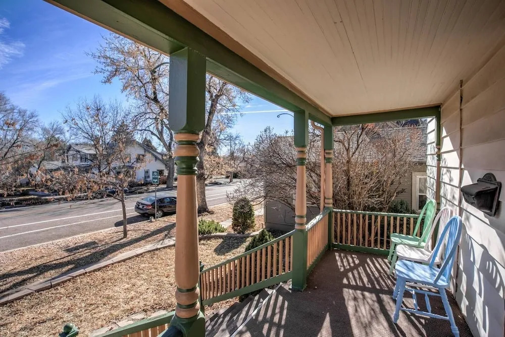 Pet Friendly 1900 Classic 3 Bedroom Value