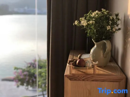 Yuehu Lakeview Guesthouse