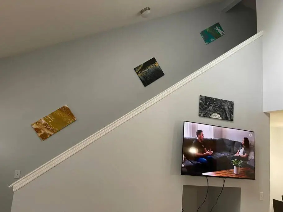 Cheerful 3-bedrooms with free parking on premises