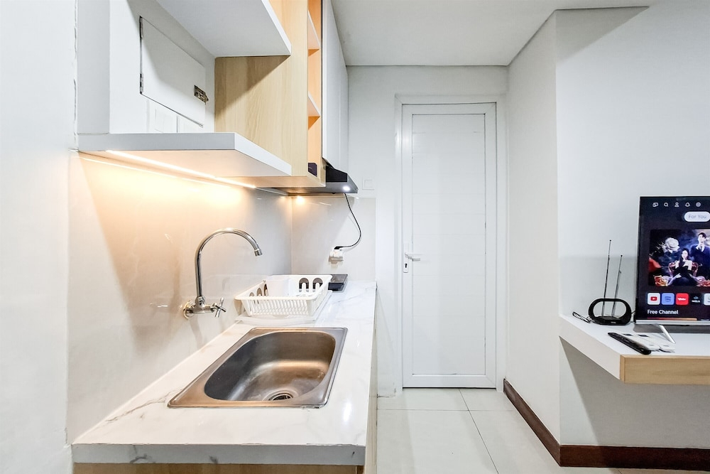 White Tone 2Br At Springwood Residence Tangerang