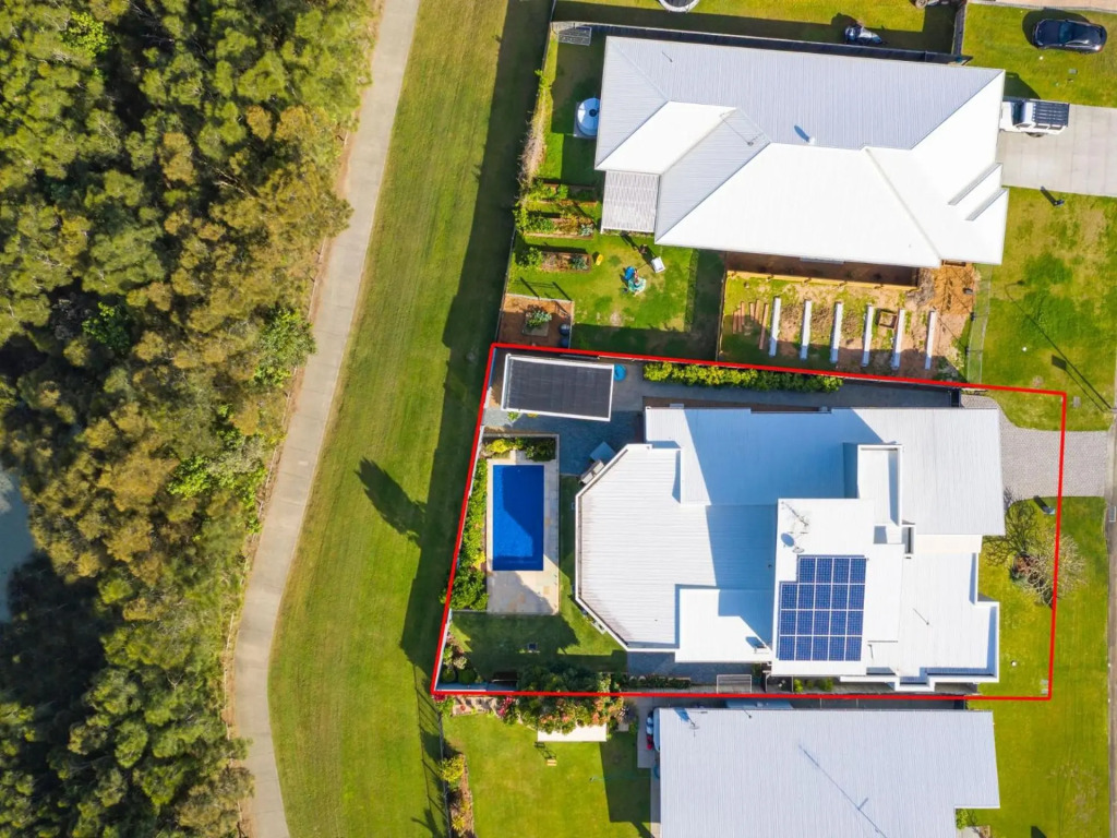 The Doggy Beach House - with Heated Pool in Pottsville