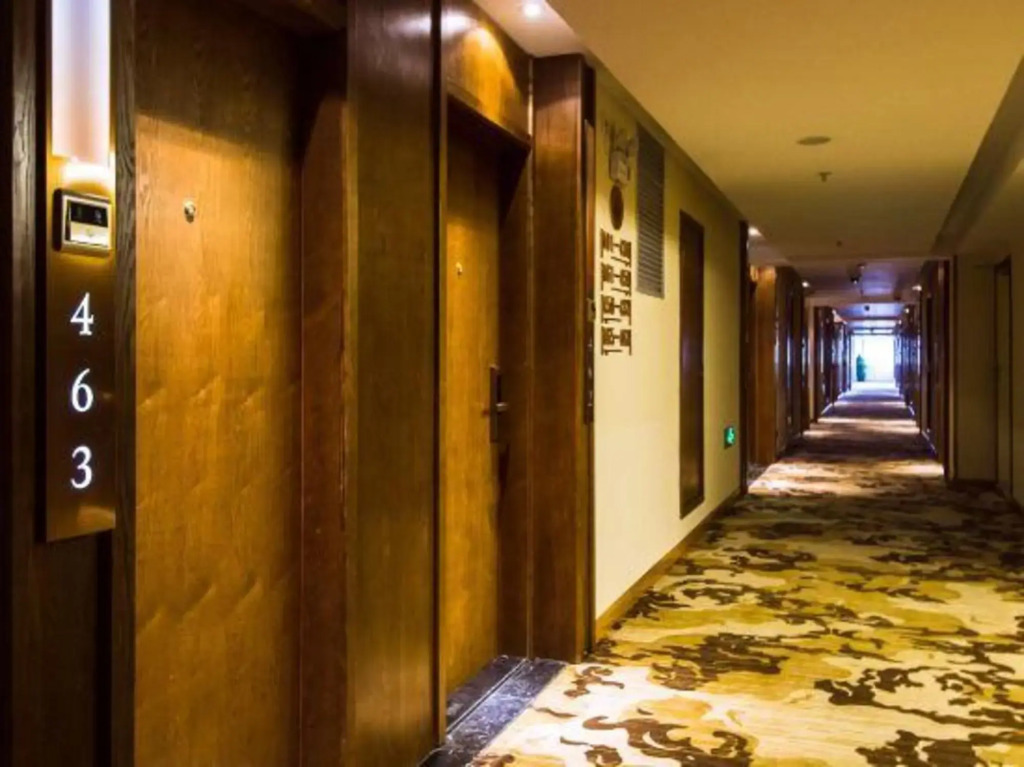 Haofeng Yazhi Hotel (Shanghai International Resort Tangzhen Metro Station)