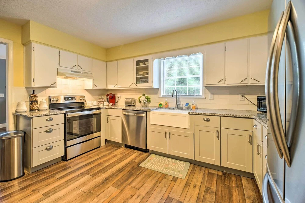 Pet-friendly Wilmington Home ~ 5 Mi to Beach!