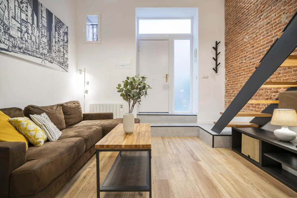 M (MPE35) Apartamento dúplex con patio