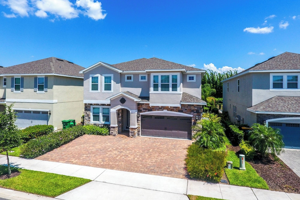 Gorgeous Single Home With Private Pool at Encore