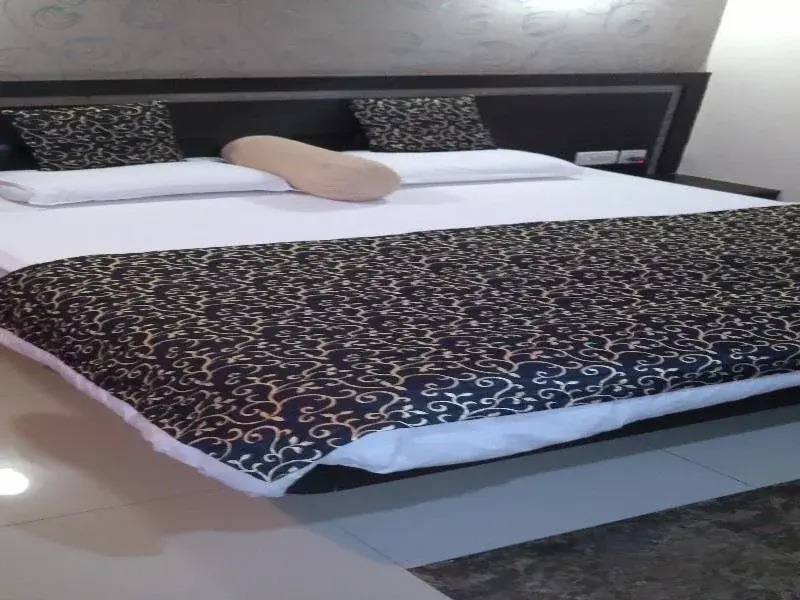 Hotel Savshanti Towers