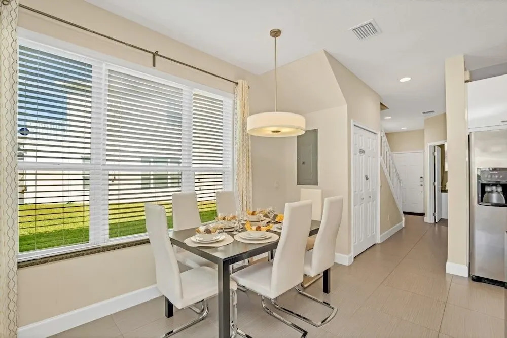 1511retreat 3 Bedroom Townhouse by Redawning