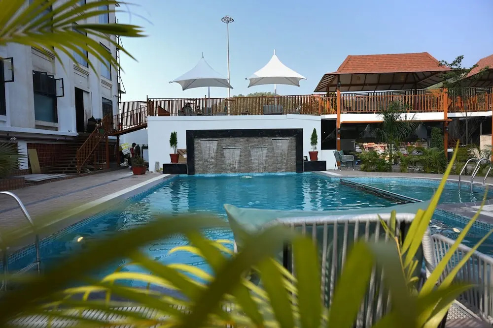 KINGSWAY Hotel & Resort