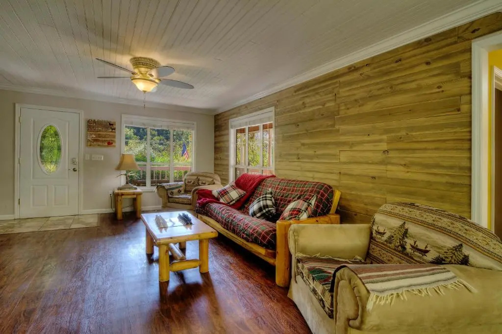 5Bedrooms*4KING BEDS*OUTSTANDING LOCATION*HotTub*