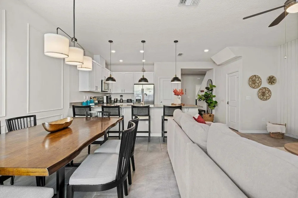 Newly Renovated! Charming Challet at Compass Bay