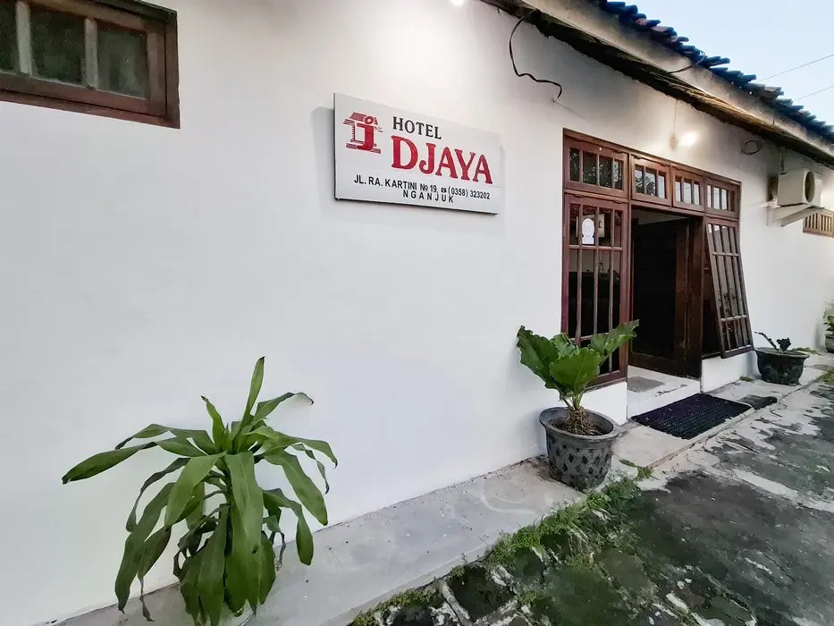 Hotel Djaya RedPartner near Alun Alun Nganjuk