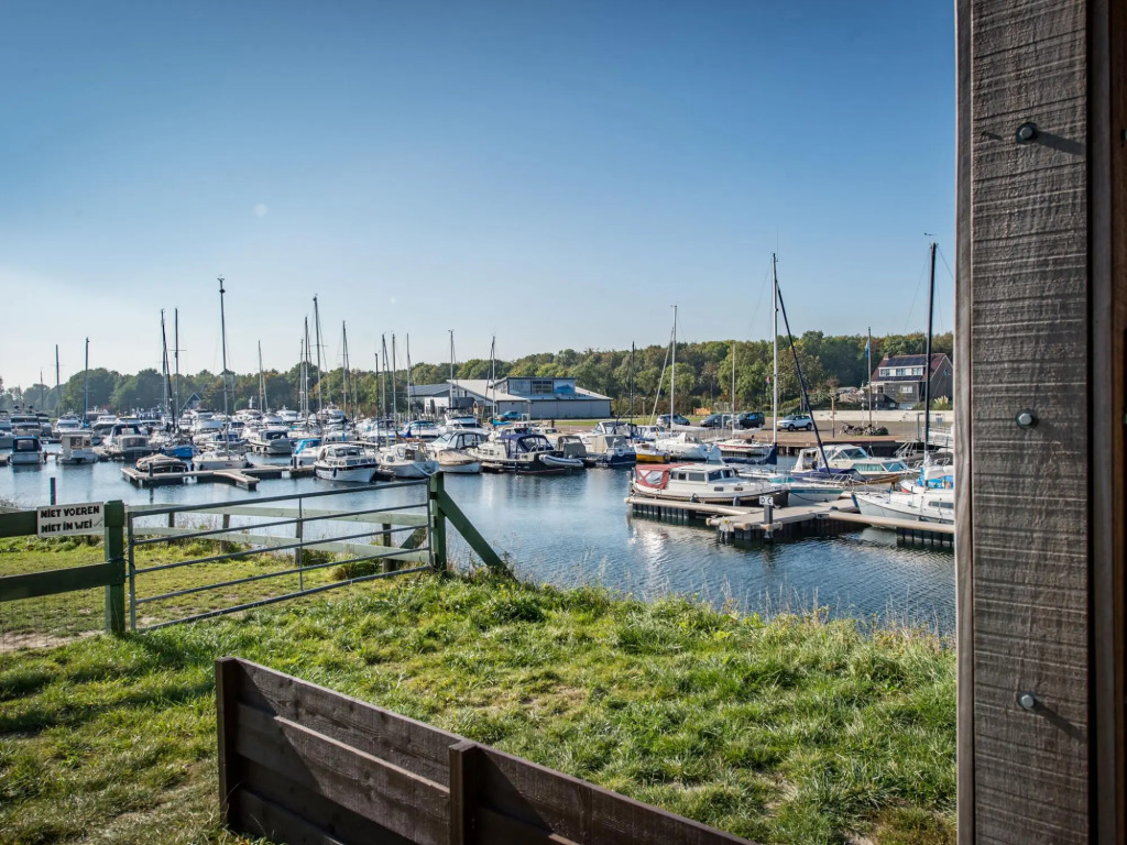 Beautiful apartment with beautiful views of the lively marina