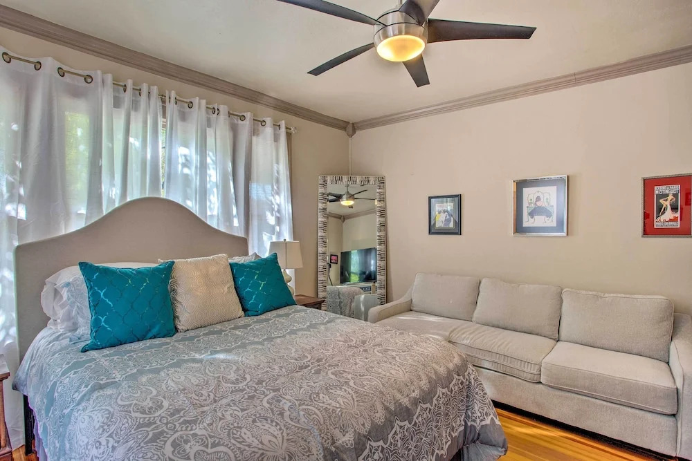 Dallas Couples Retreat: Walk to Lower Greenville!