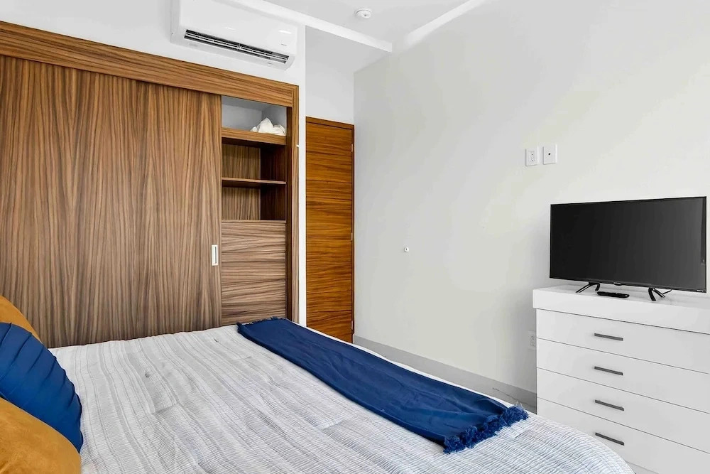 Relaxing Condo With Rooftop Pool, Oceanview Balcony & Walkable Beach Access