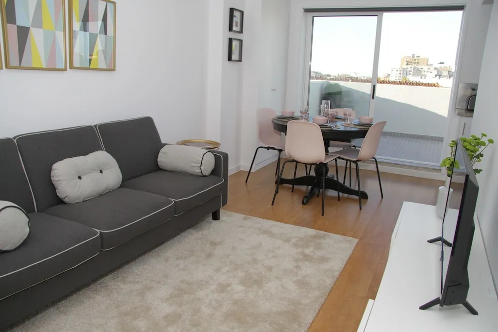 Liiiving in Porto Bright Balcony Apartment