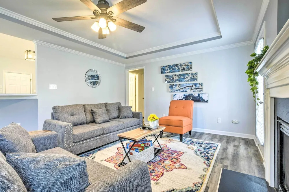 Welcoming Abode w/ Yard ~ 1 Mi to Dtwn Apex!