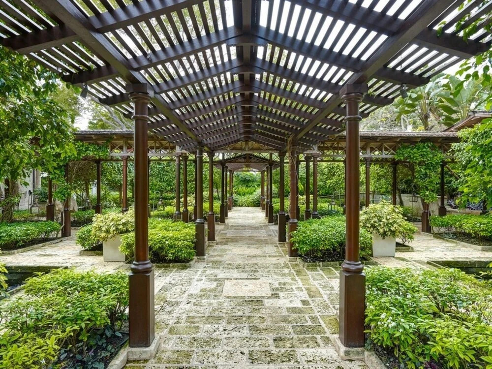Sunny Vacation Villa 99