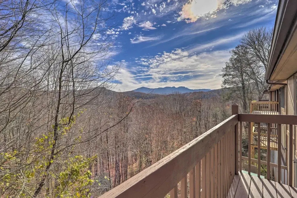 Sugar Mountain Chalet w/ Hot Tub & Ski Shuttle!