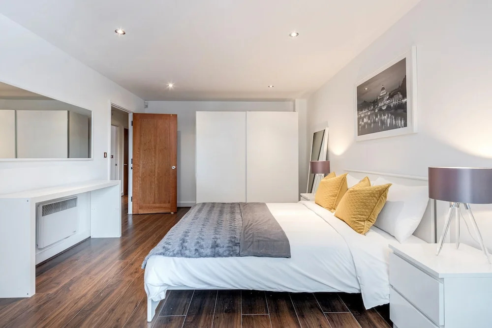 Royal Docks Guesthouse by LUXHABITAT