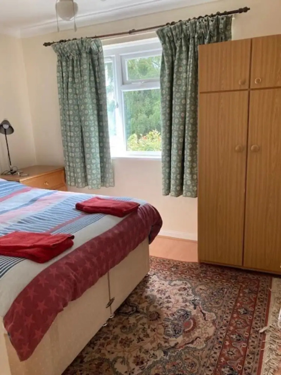 5-bed Town House in Newport
