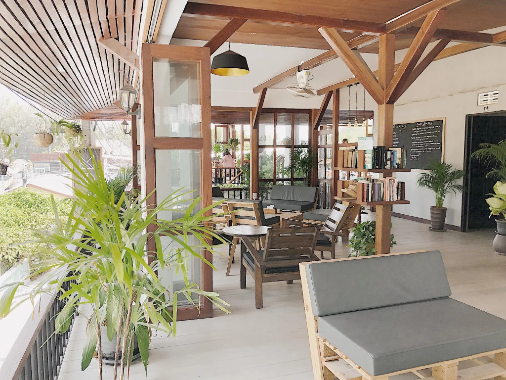 The Reef Hotel & Studios