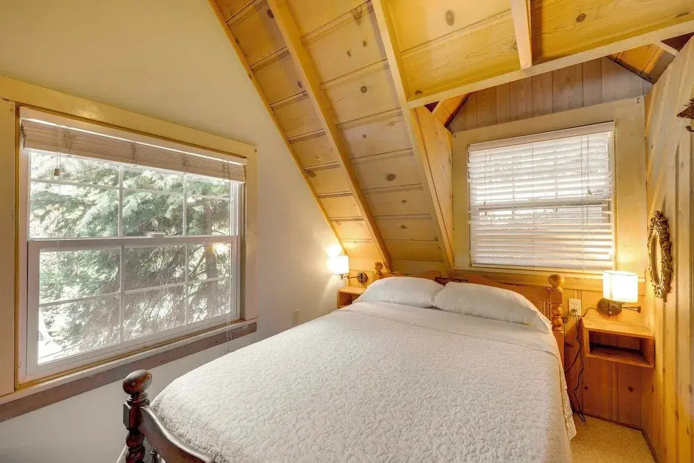 Vintage Snow White Cottage ~ 2 Miles to Village