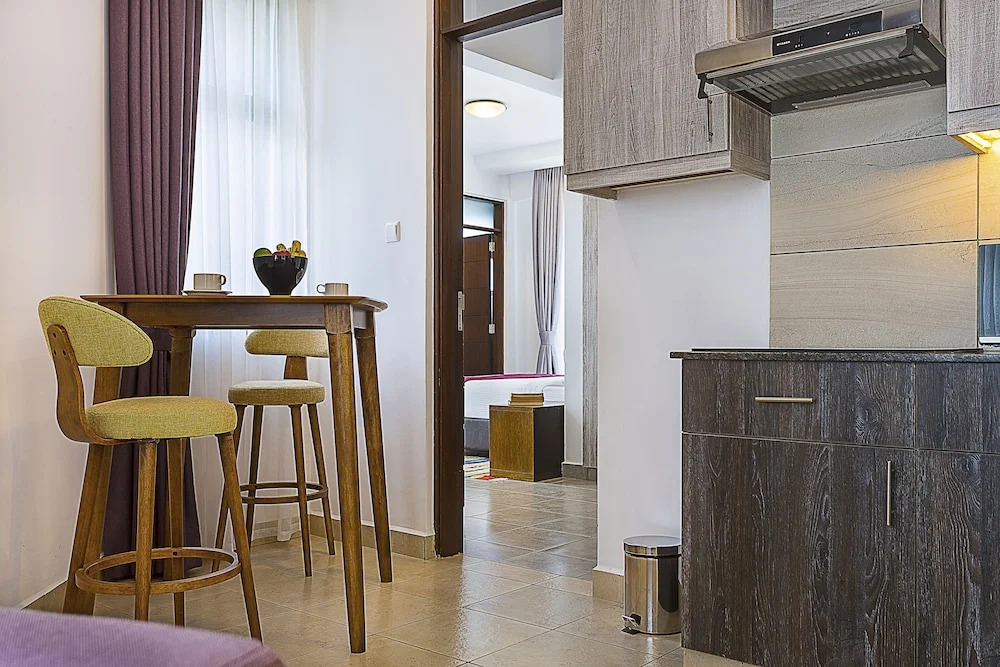 LAziz Suites - Near Aga Khan Hospital