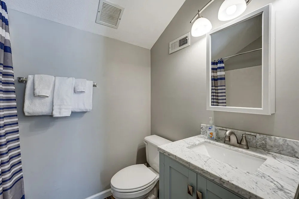 Lakefront Branson Penthouse w/ Resort Amenities!