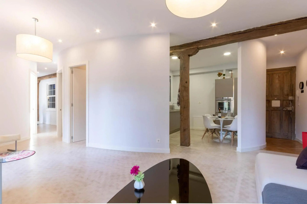 Acogedor, de Diseño Moderno en Zona Antigua