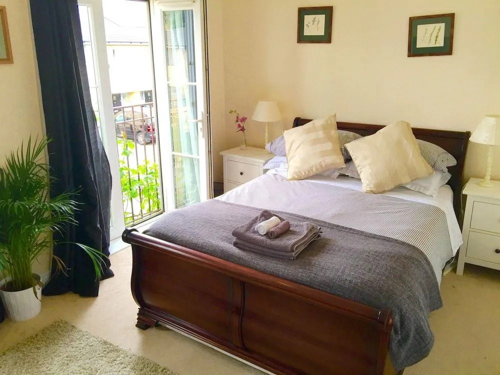 Lynbrook  Guests House