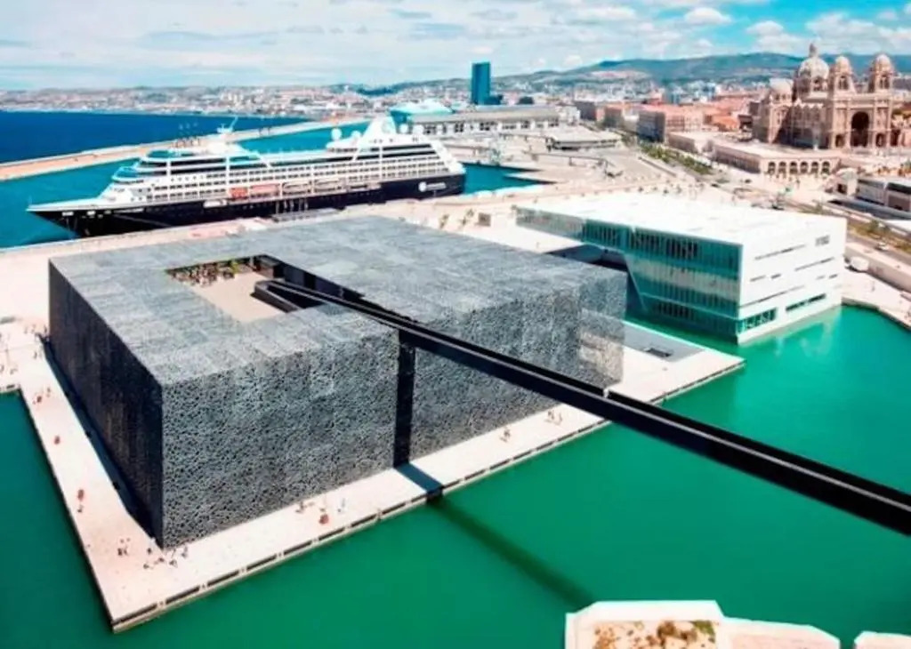 Standing 4(*), 94m, lumineux, calme à Euromed