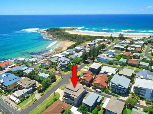 Bimbadeen Unit 3 - across from the beach - lift in complex