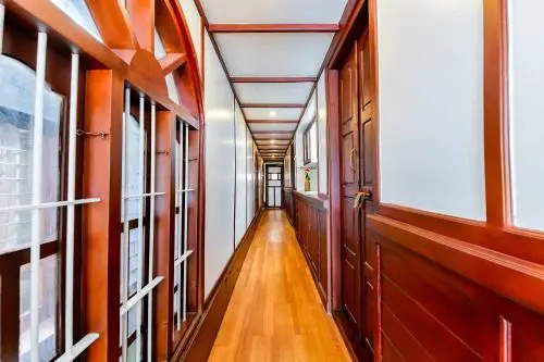 Oyo 25089 Gold River Indraprastha Houseboat