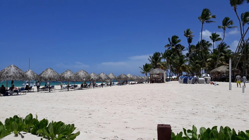 1br 6 Miles to Beaches & Airport w/ Parking/wifi & Hot Water