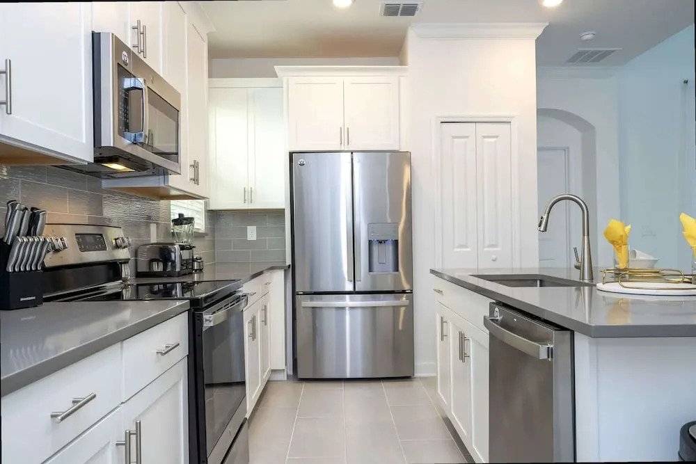 Themed 5Bd Family Villa w Pool & Spa Near Disney