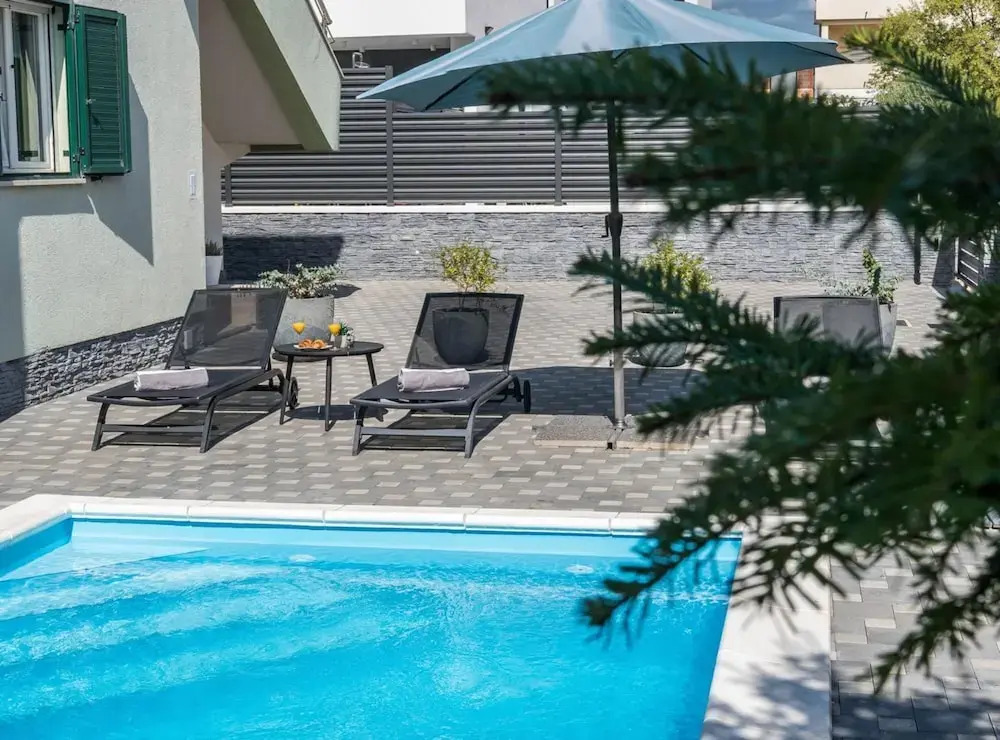 Villa S