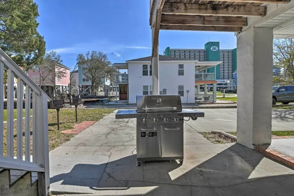 Ground Floor Unit: 10 Miles to Myrtle Beach