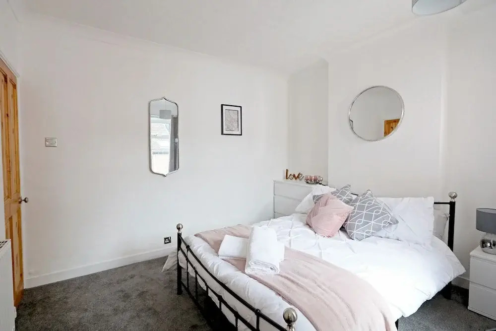 2 Bedroom City Centre House - Guest Homes!
