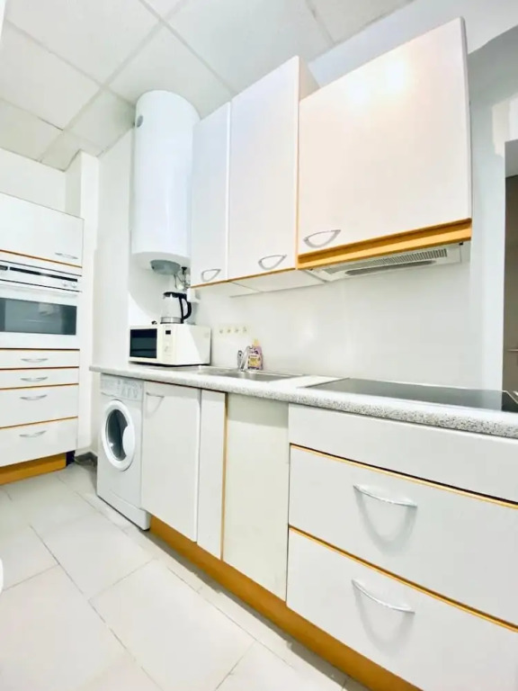 Cozy 3 Bedroom Apartment in Quiet Area