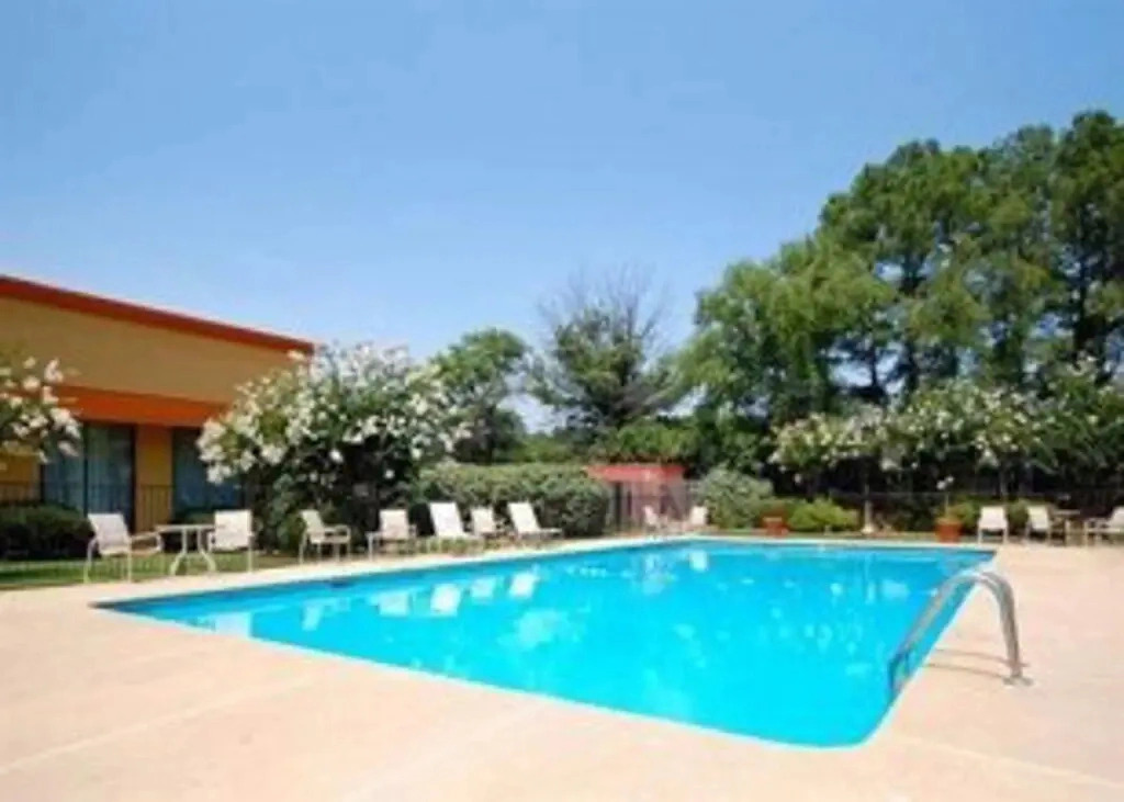 Rodeway Inn & Suites Conference Center