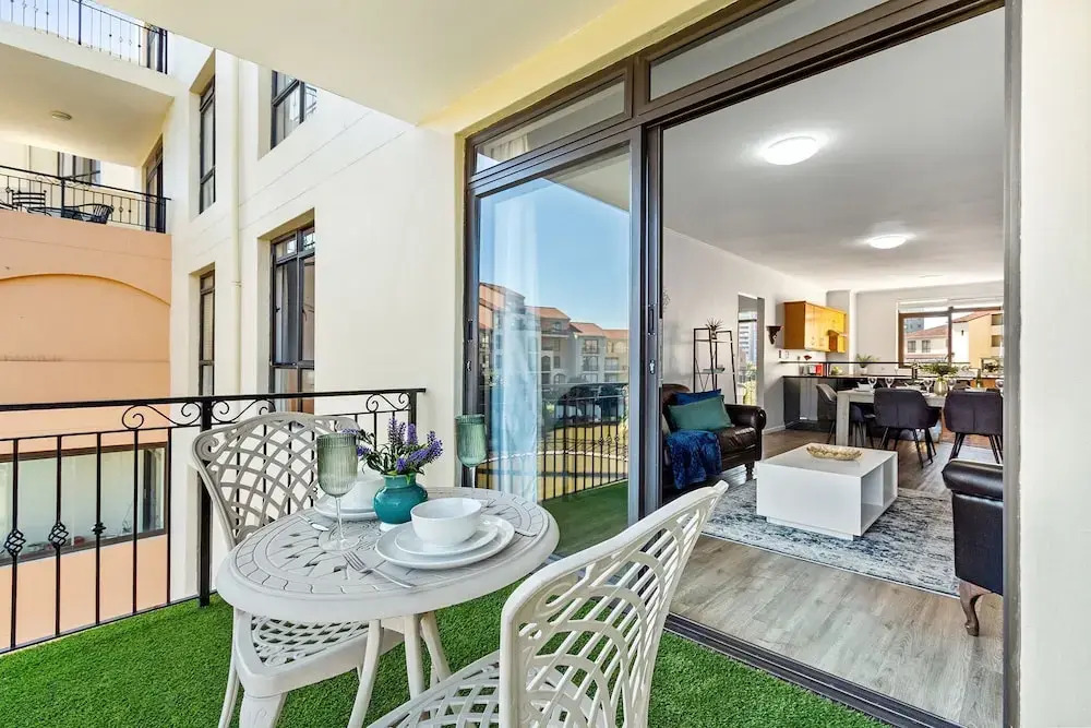 Island Club by Smart City Stays