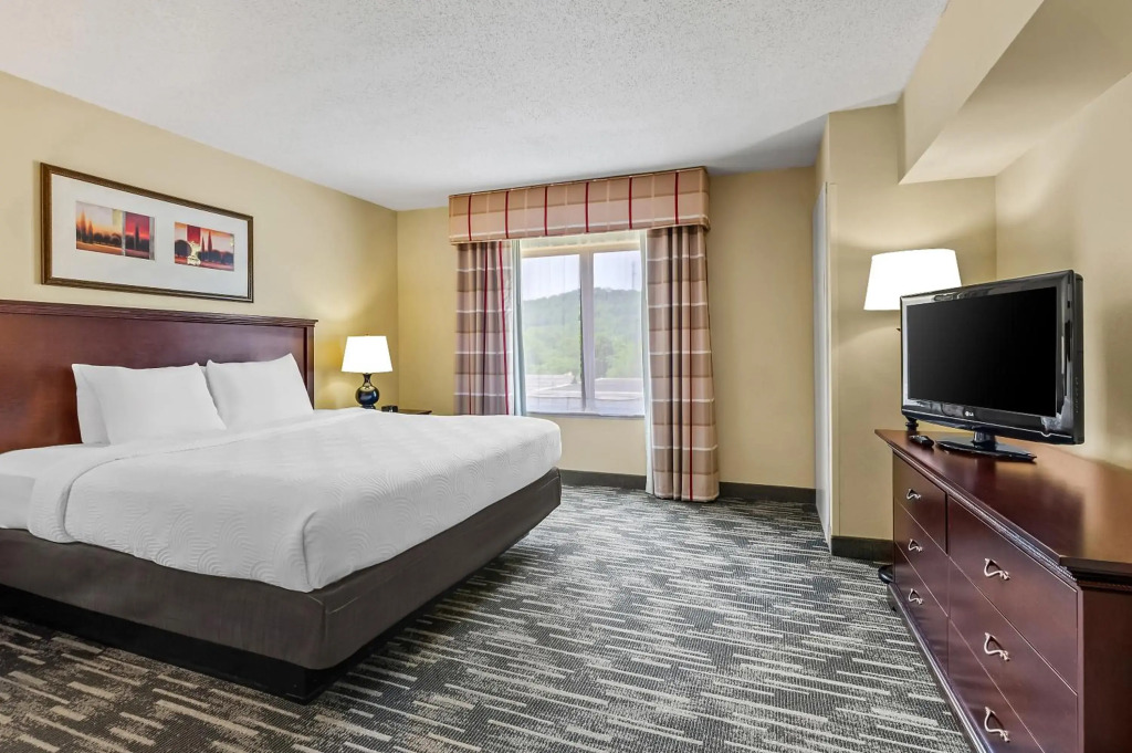 Country Inn & Suites by Radisson, Princeton, WV