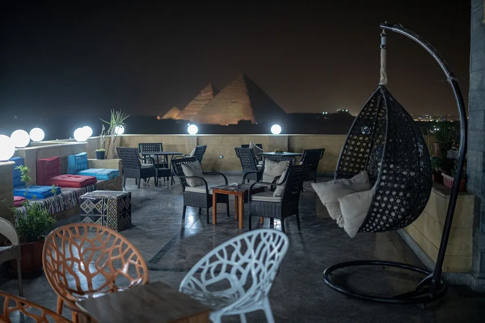 Gardenia Pyramids View Inn