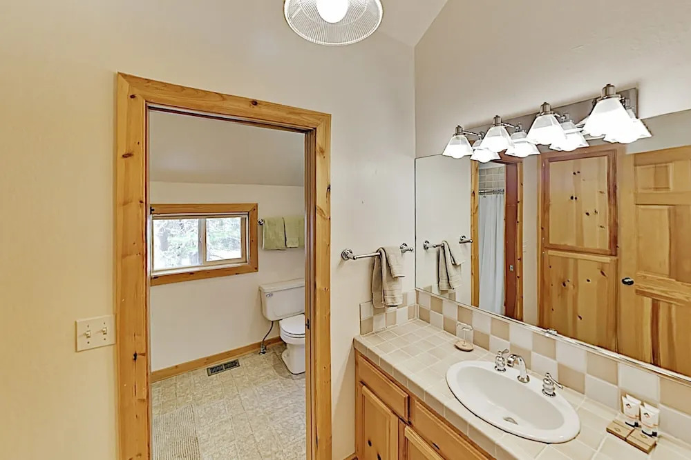 Cozy Haven Near Tahoe Donner Amenities 3 Bedroom Home
