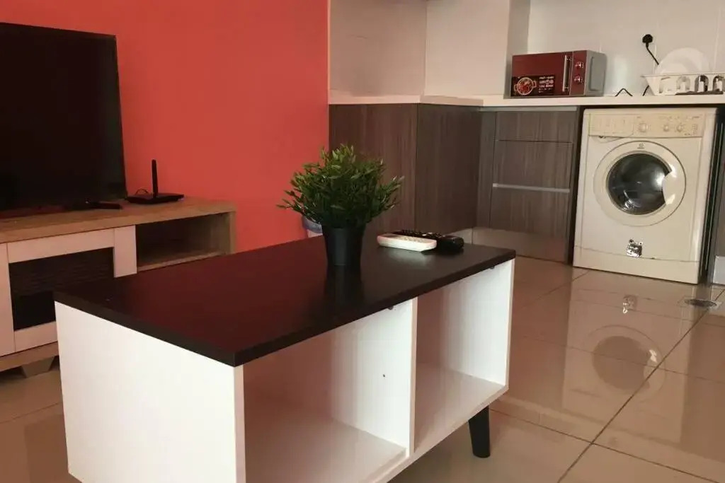 HB1611 Lake view studio unit,Hyve, Cyberjaya, Free WiFi, Netflix, Pool, Free Parking