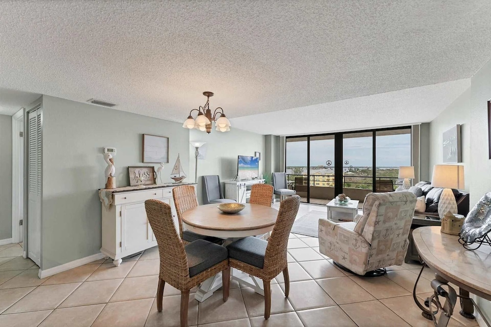 Anchorage Resort Top Floor 2 Bedroom Condo With Gulf Views 0896